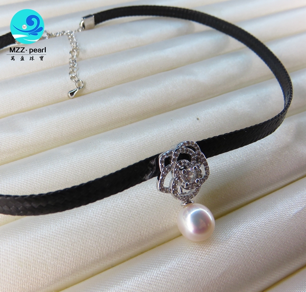 pearl necklace with leather cord